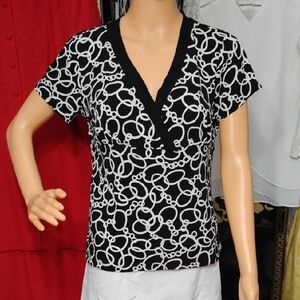 Elegant Black and White Women's Short Sleeve Top